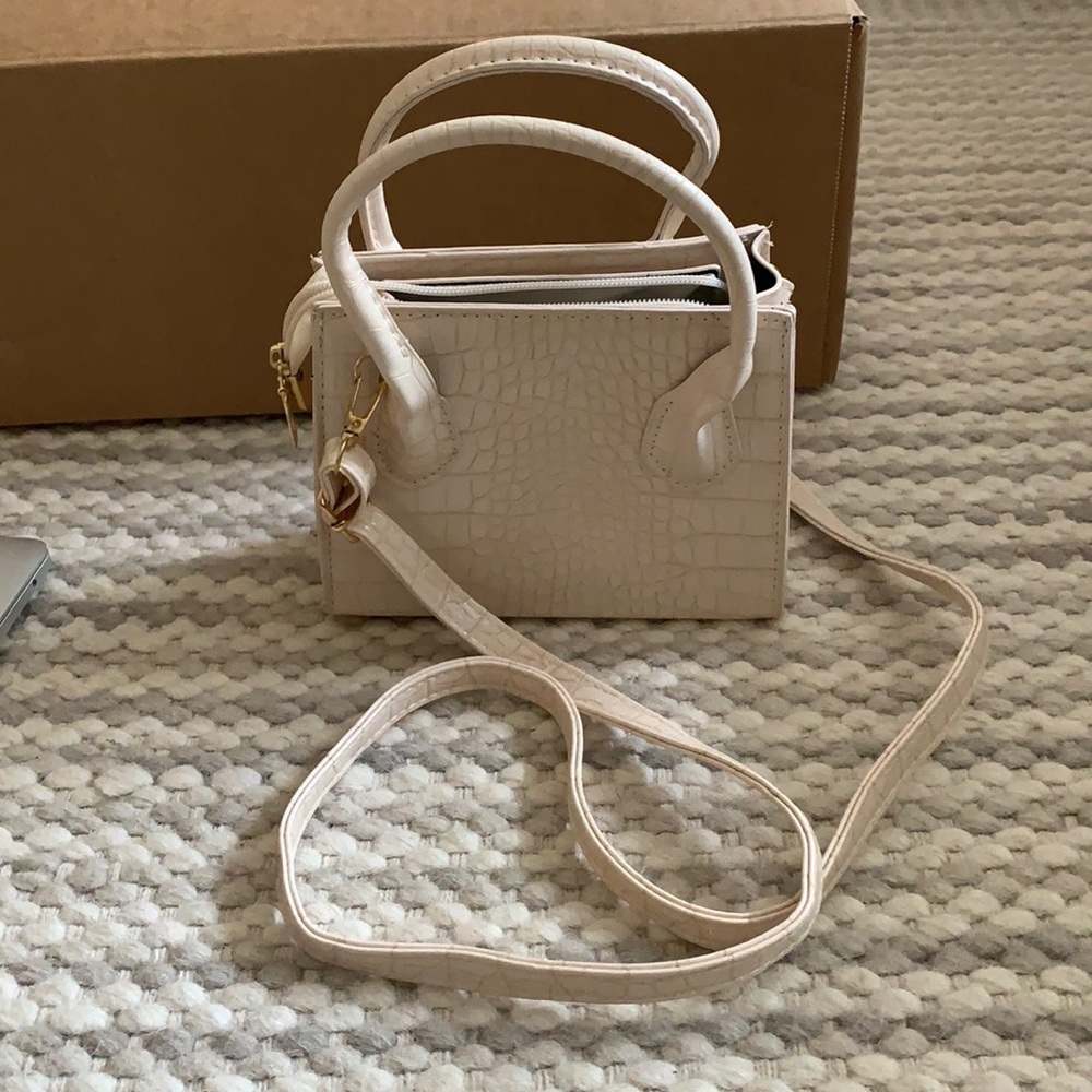 Valeria and Valentina white crossbody bag